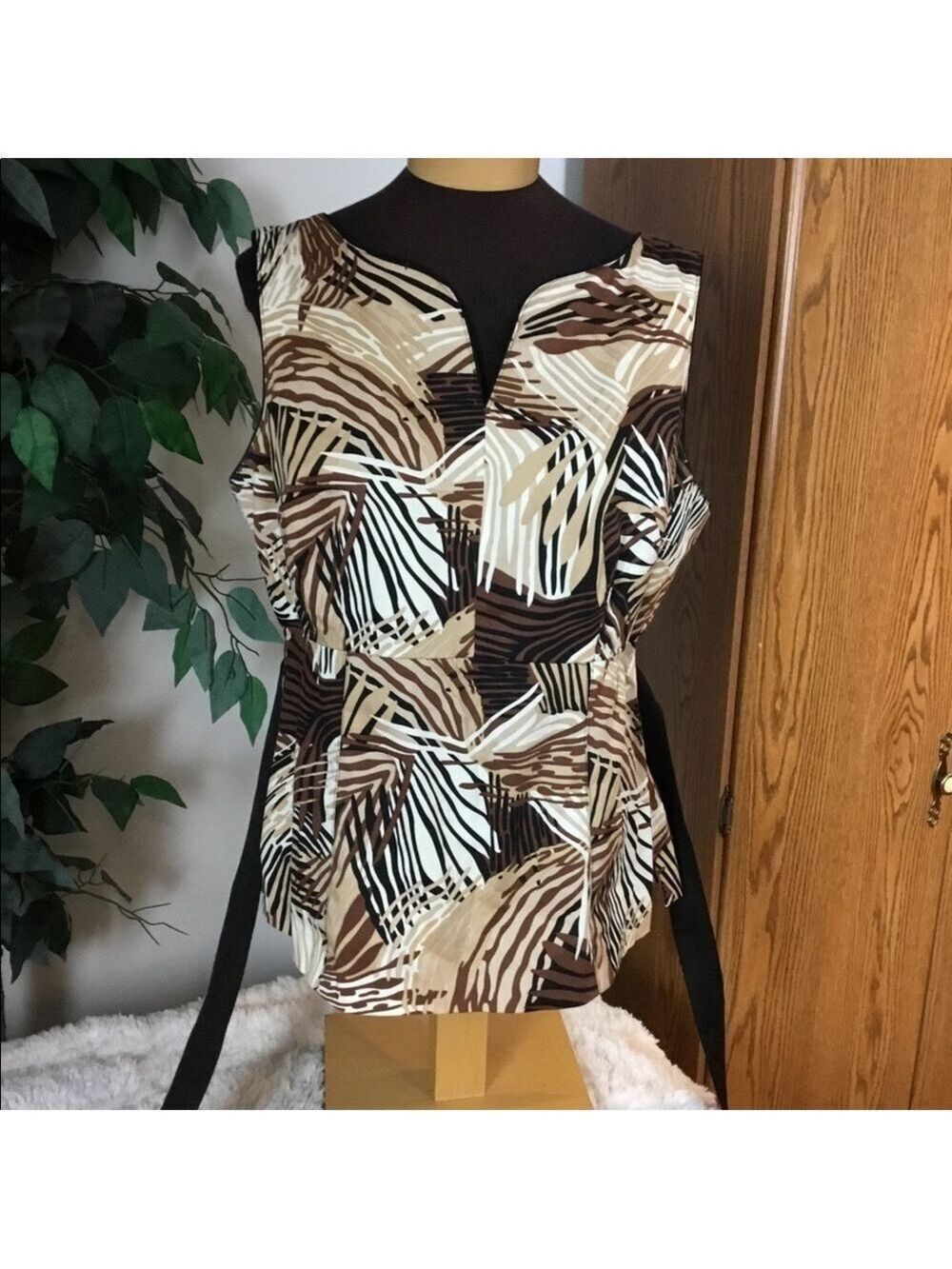STUDIO I size 16 sleeveless top back zipper & belt